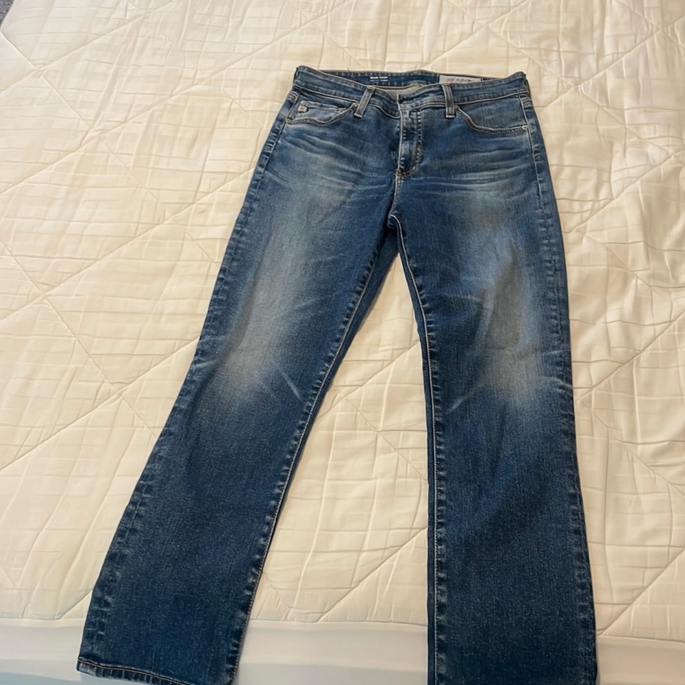 AG High Rise Straight cropped jeans. Inseam 26. Size 29